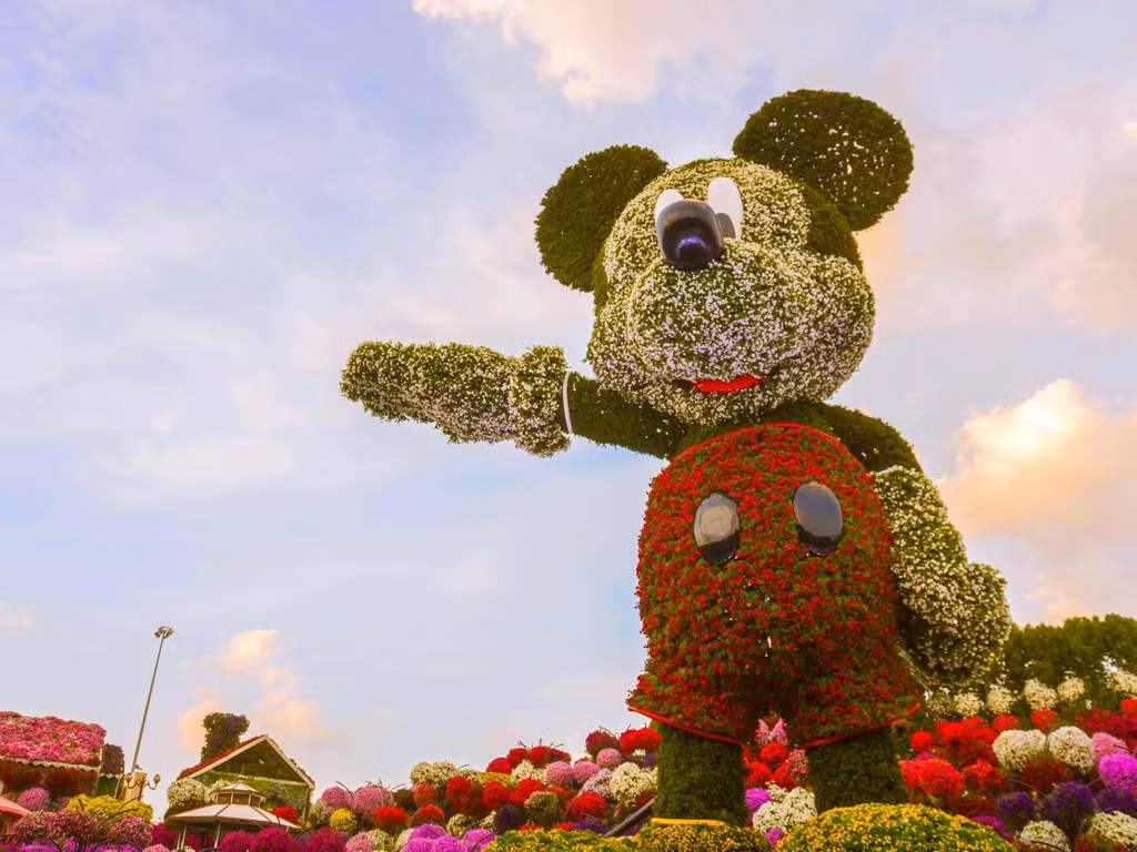 Mô hình Mickey Mouse bằng hoa