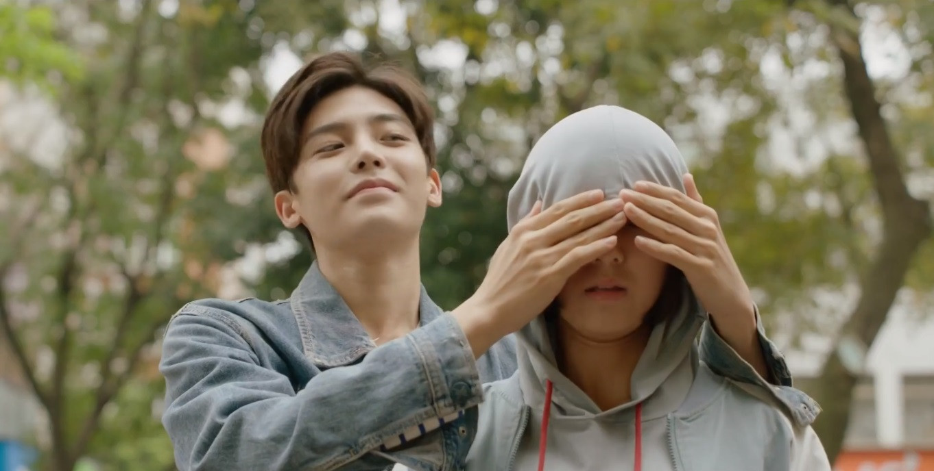 Ảnh minh họa: phim Sống không dũng cảm, Uổng phí thanh xuân.