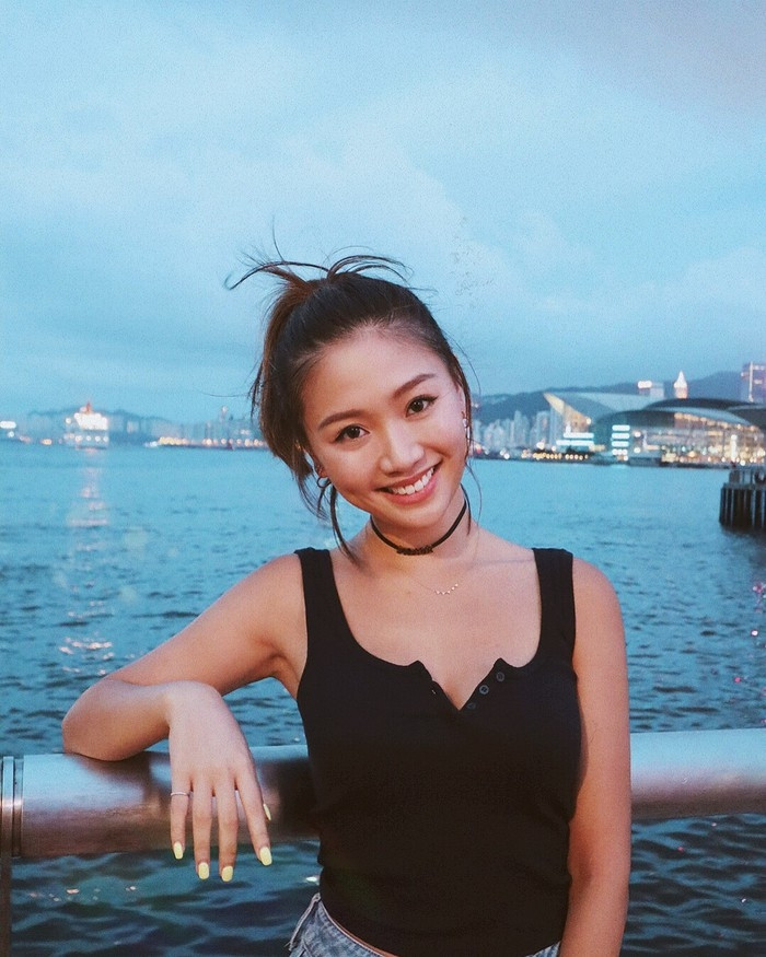 Cô nàng quảng cáo cho nhiều nhãn hiệu có tiếng.