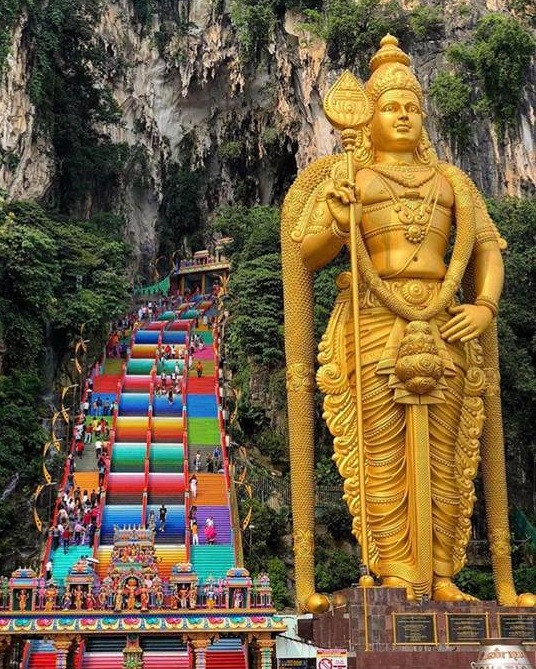 Hình ảnh những bậc thang 7 sắc cầu vồng sống động - Ảnh: @martin1138