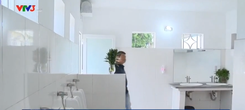 Chiêm ngưỡng WC trường học ở Quảng Ninh "đẹp và sang" chẳng thua khách sạn 5 sao ảnh 7