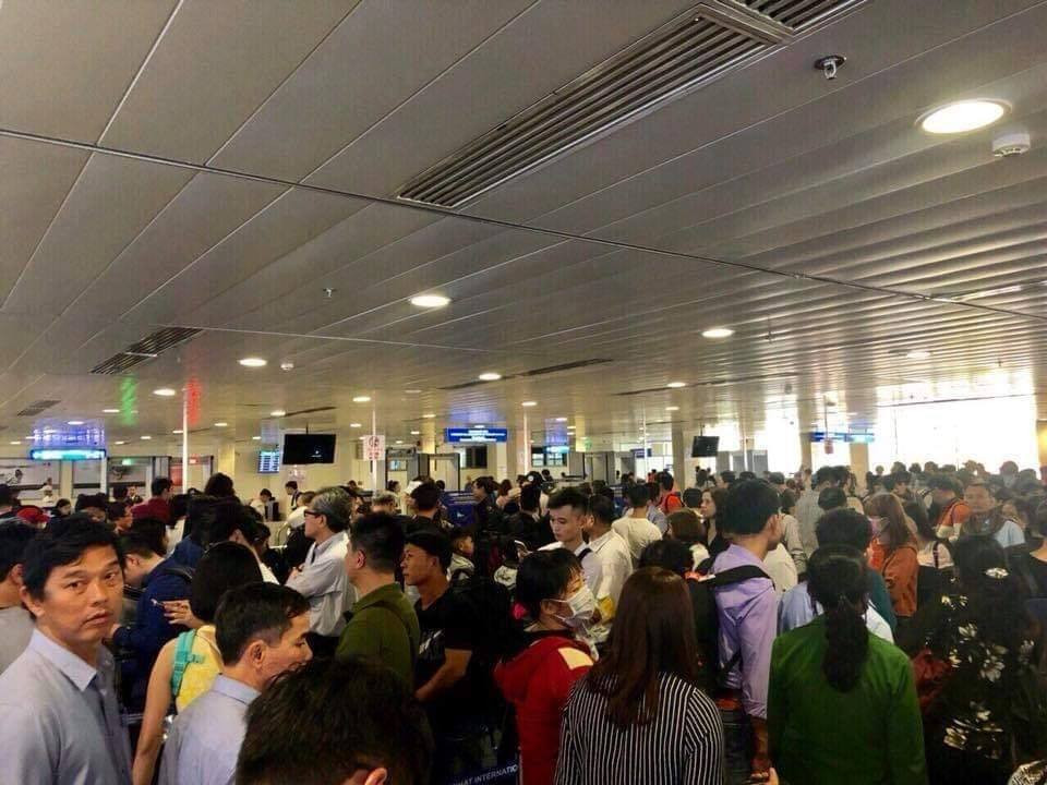 Không ít lời khuyên đưa ra cho rằng các hành khách nên có mặt tại sân bay trước giờ đóng quầy ít nhất 3 tiếng để tránh bị lỡ chuyến.