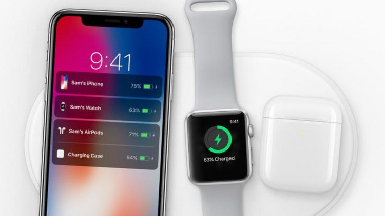 Cùng bộ đôi này, Apple giới thiệu đế sạc không dây AirPower thế nhưng một năm sau đó nó vẫn chưa được bán ra.