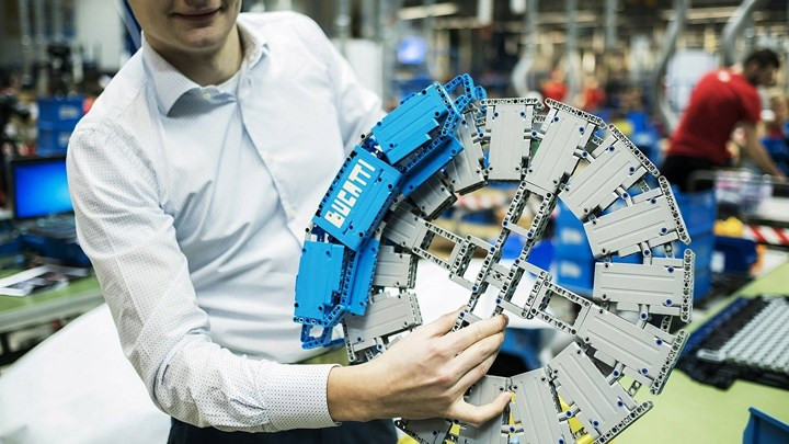 Hệ thống phanh cũng được Lego làm lại.