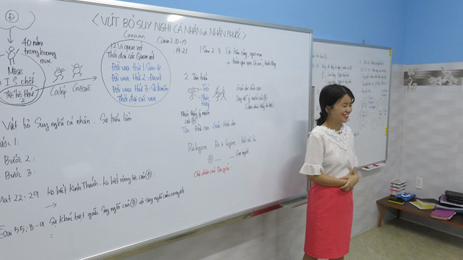 Nữ du học sinh Hàn Quốc truyền đạo trái phép tại Đà Nẵng. Ảnh: Nguyễn Tú.