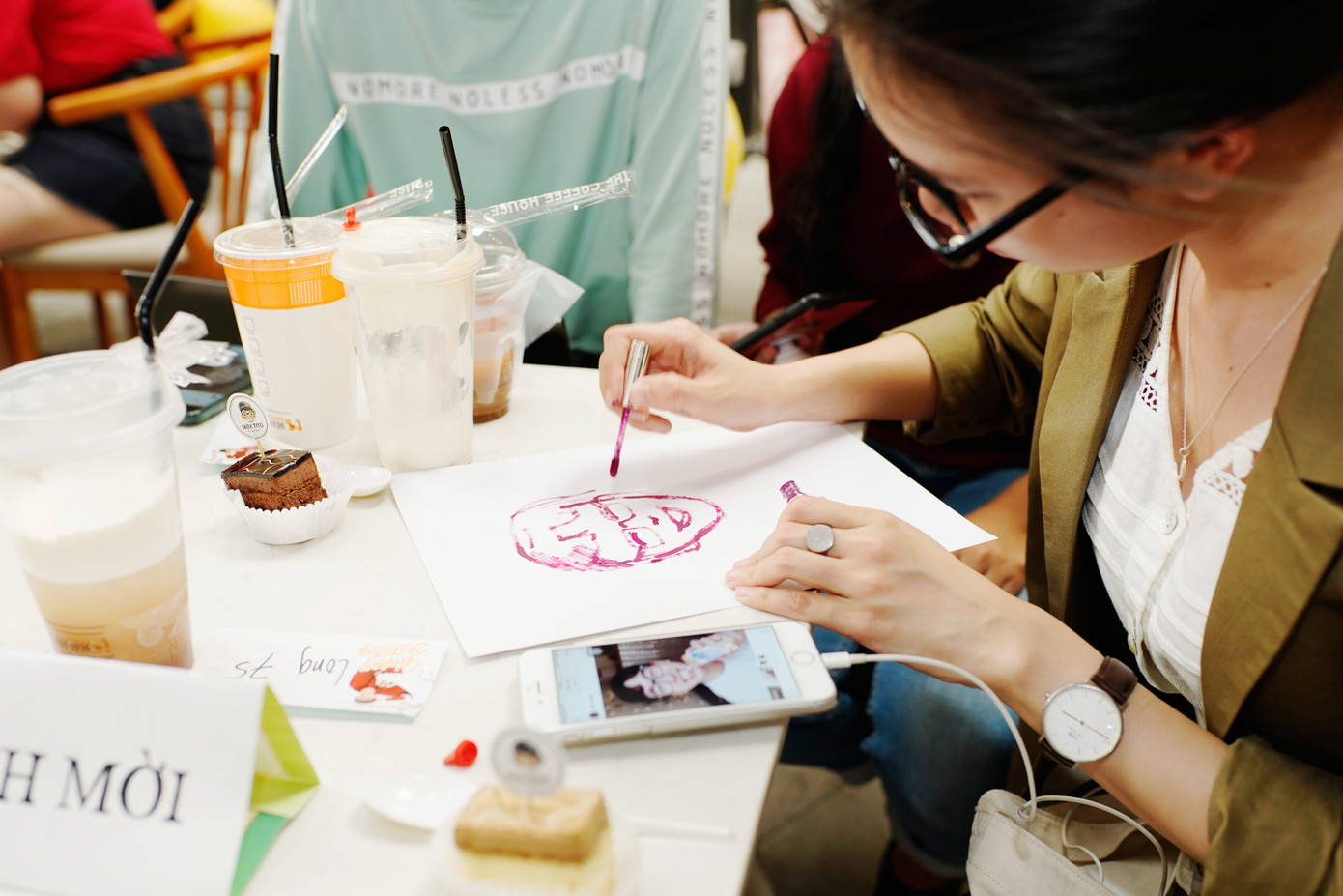 Tuy vẽ bằng những dụng cụ không liên quan nhưng cũng không thể làm khó được các ShiNinh đâu nhé!