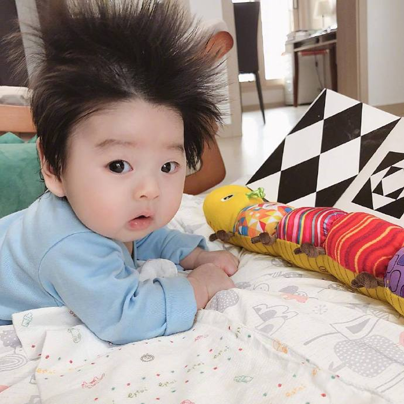 Tuy tóc hơi "bù xù" tí nhưng vẻ đẹp trai thì vẫn y nguyên!