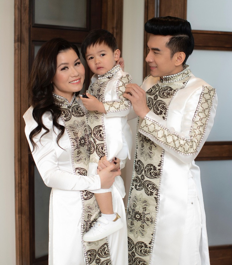 Hoạt đồng nhiều năm trong showbiz cho tới khi đã có gia đình, Đan Trường vẫn là một nghệ sĩ đắt show hàng đầu hiện nay.