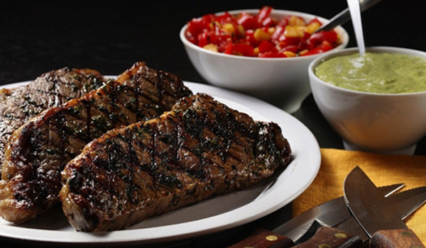 Các loại thịt đỏ là nguồn gốc cho những căn bệnh nguy hiểm như ung thư, tim mạch... Ảnh Chicago Tribun.