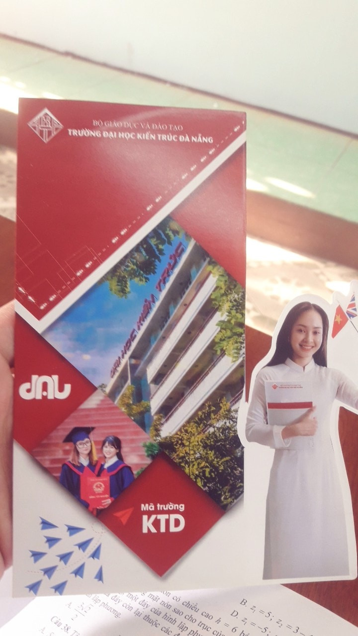 Nữ chính rất xinh đúng không mọi người?