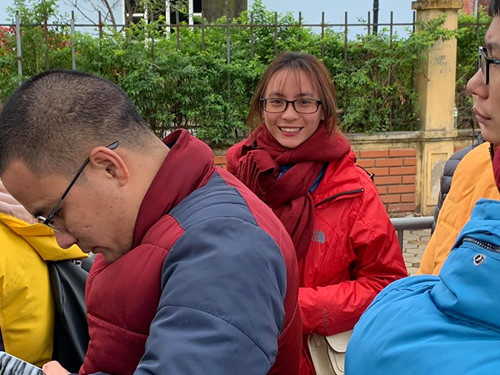 Bạn gái xinh đẹp Đỗ Thị Cẩm Hằng kiên quyết không sang nhượng vé với bất kỳ giá nào. Ảnh: Trần Tuấn Anh