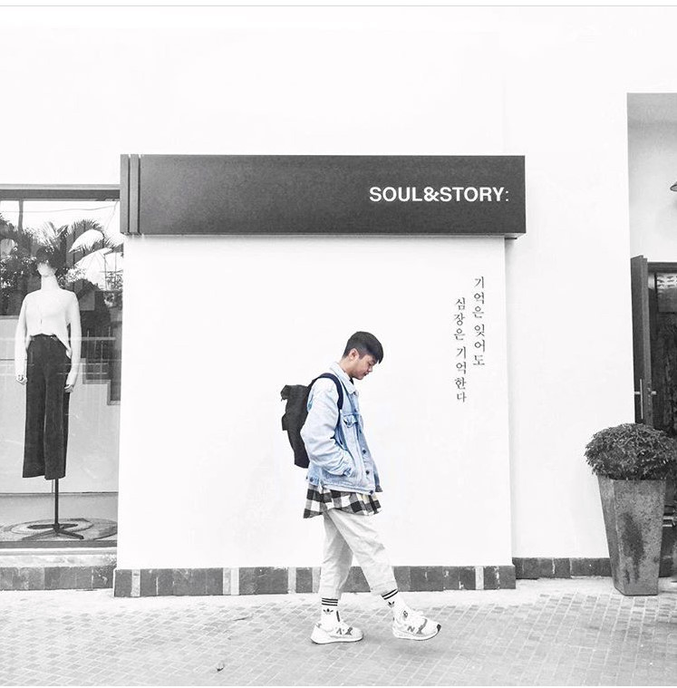 Mẹo để ảnh của bạn đẹp hơn tại bức tường trắng: Hãy mặc đồ thật thời trang. (Ảnh: IG @marcpotatoes)