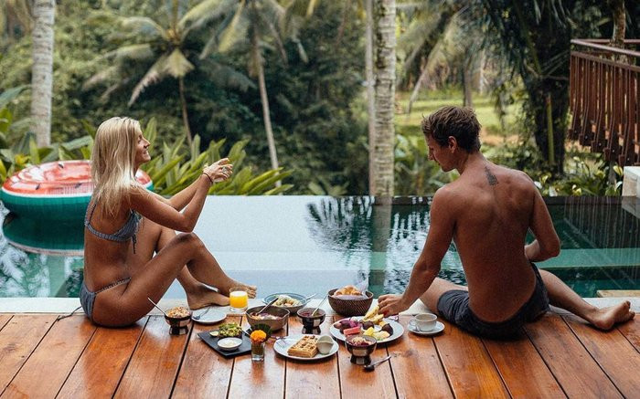 Jack Morris và Lauren Bullen là cặp đôi được nhiều người biết đến nhờ những bức ảnh du lịch đẹp lung linh trên Instagram. (Ảnh: Jack Morris / Lauren Bullen Instagram)