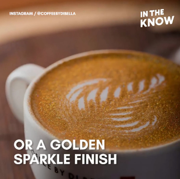 Vàng óng ánh đầy uy quyền.