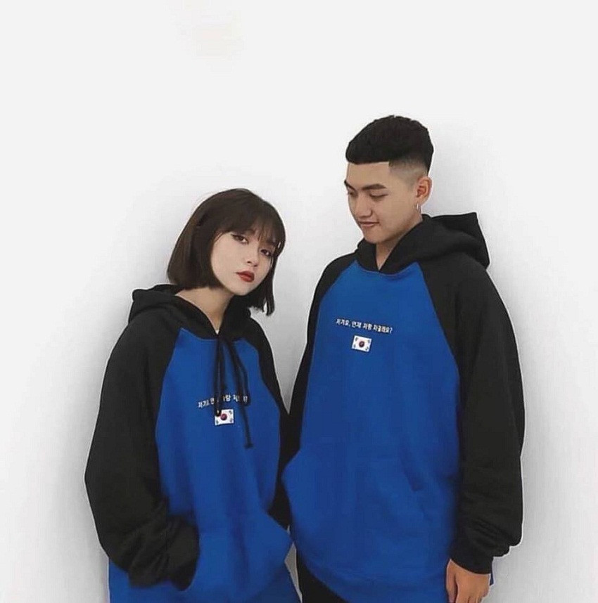 Hoodie còn có thể diện đôi vừa ấm áp lại vừa đẹp thế này nữa cơ.