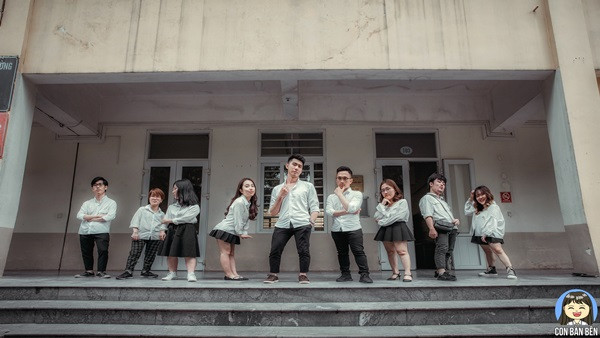 Kỷ yếu theo phong cách “một vé về tuổi thơ”