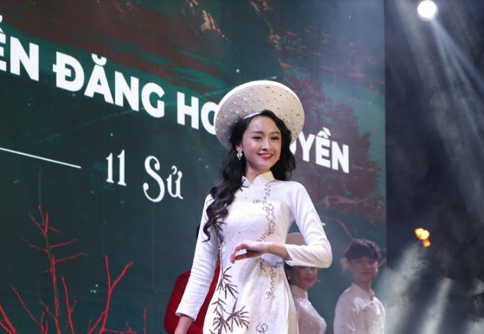 Đêm hội gồm hai phần thi: Tài năng khối chuyên và Đại sứ Ams.