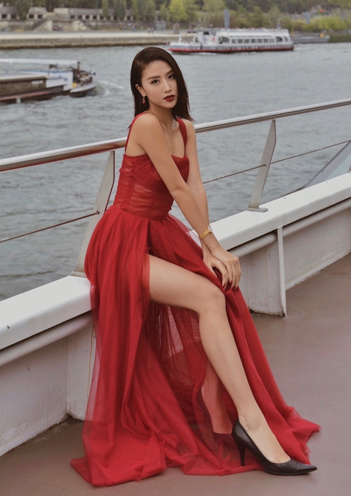 Quỳnh Anh Shyn sang chảnh hút hồn tại show thời trang ở Paris ảnh 3