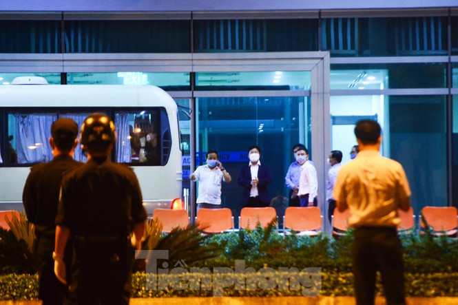 An ninh sân bay được thắt chặt để đón nhóm du khách.