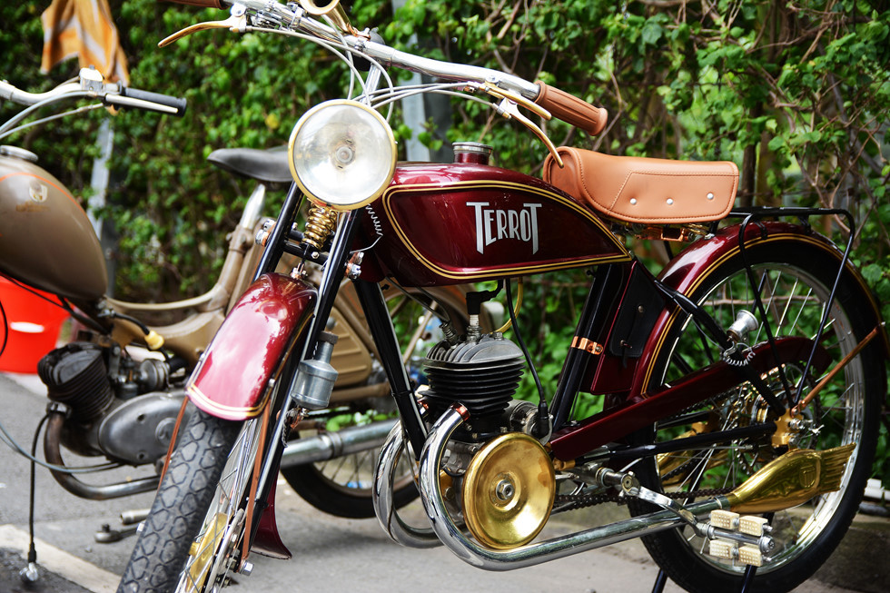 Chiếc xe gắn máy Terrot cổ điển nguyên bản với thiết kế truyền thống từ đầu thế chiến thứ 2 (1939). Ảnh: HOÀI NHÂN.
