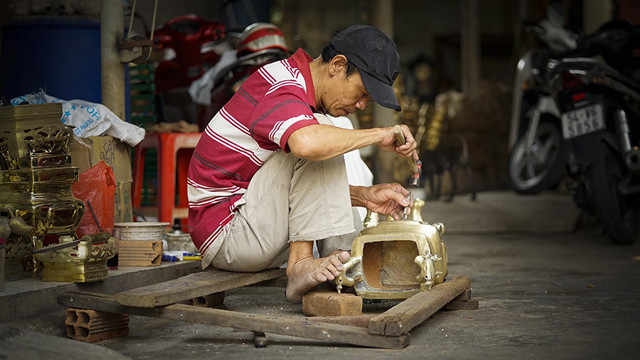 Công đoạn chạm khắc là công đoạn gần như cuối cùng và rất quan trọng