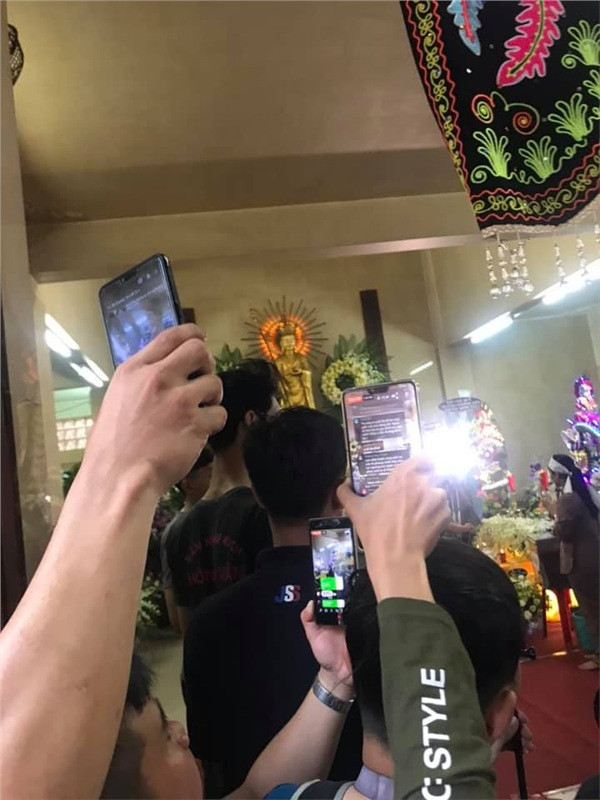 Tập trung livestream... Tập trung livestream...