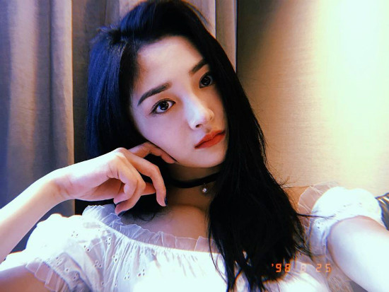 Kyul Kyung đứng đầu bảng xếp hạng visual do chính các thí sinh Produce 101 mùa đầu tiên bình chọn. Sau khi debut cùng I.O.I và Pristin, nữ ca sĩ chuyển hướng hoạt động về quê nhà Trung Quốc. Kyul Kyung chuẩn bị đảm nhận vai chính trong một bộ phim cổ trang.
