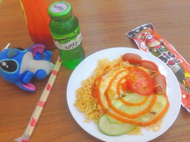 Gợi ý các món ăn trưa ngon và rẻ tại cửa hàng tiện lợi ảnh 1