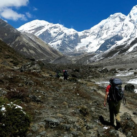 Buổi tối ở vùng núi Himalayas rất lạnh.