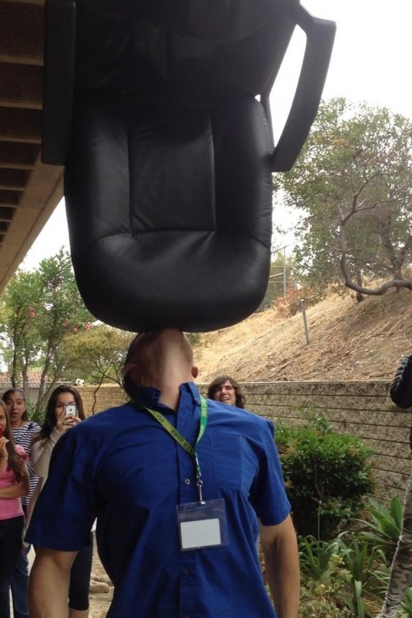 ”Thầy có siêu năng lực là gì thế?”.