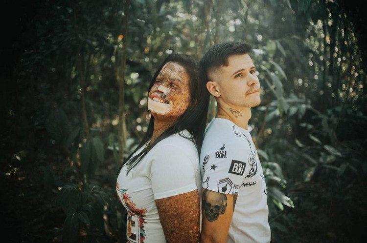 Và đi cùng nhau đến cuối cuộc đời.