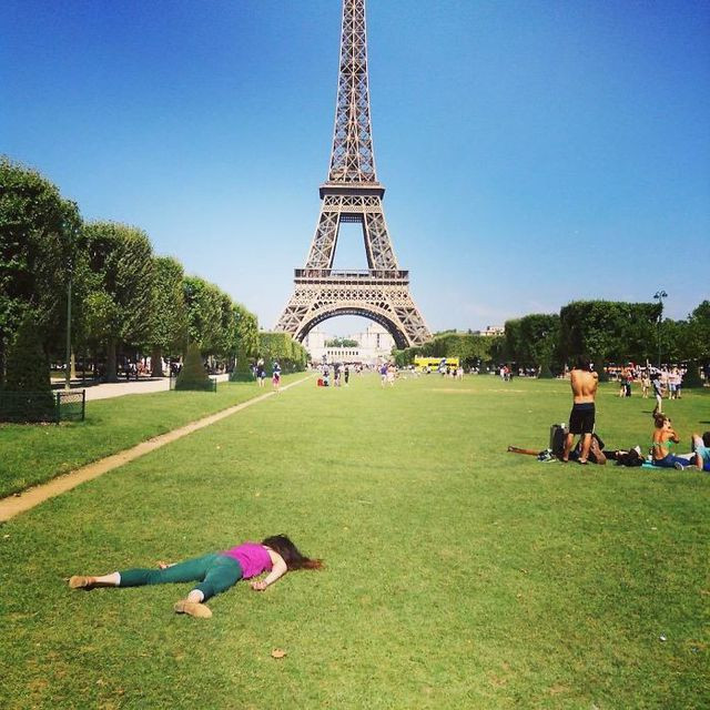 Stefides tại tháp Eiffel. Stefides tại tháp Eiffel.