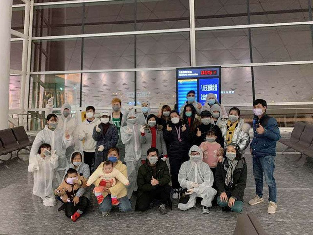 Trong số 29 hành khách trở về nước từ tâm dịch có nhiều trẻ nhỏ.