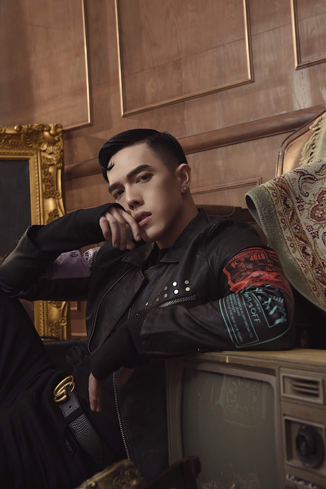 Không nồng nàn như Thanh Hà khi nhận ra đâu là hạnh phúc của đời mình, không khát khao mãnh liệt như Hồ Ngọc Hà khi trải qua quá nhiều bão giông, Hạnh Phúc Là Đây được Minh Châu truyền tải với một sắc thái hoàn toàn khác.&nbsp;