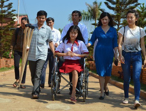 Hà Vi cách đây 2 năm trong ngày đầu tiên nhập học tại trường mới.