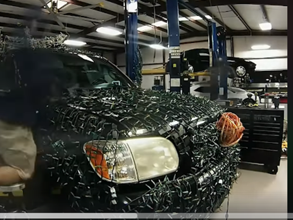 Trang trí phần đầu xe.