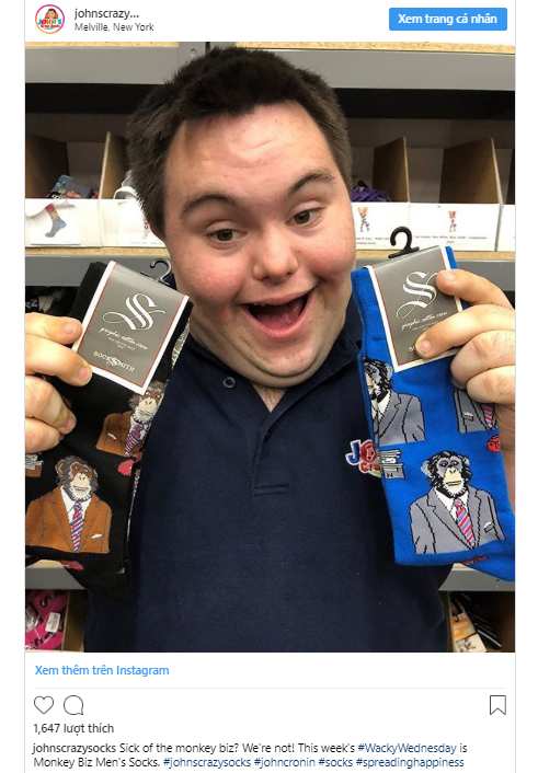 John đăng ảnh với sản phẩm John's Crazy Socks lên mạng xã hội. ẢNH: CHỤP MÀN HÌNH INSTAGRAM John đăng ảnh với sản phẩm John's Crazy Socks lên mạng xã hội. ẢNH: CHỤP MÀN HÌNH INSTAGRAM