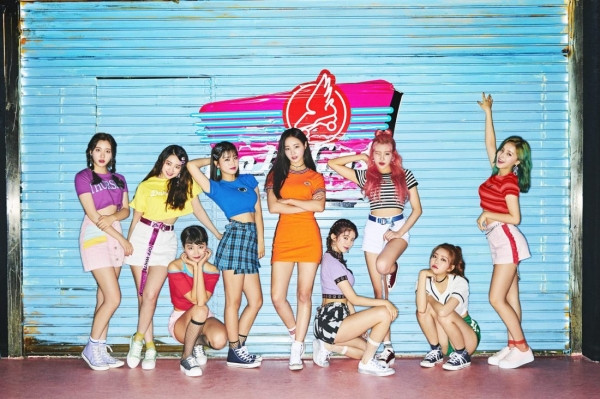 Thực chất Yeonwoo là một trong 3 thành viên nổi tiếng nhất MOMOLAND. Thực chất Yeonwoo là một trong 3 thành viên nổi tiếng nhất MOMOLAND.
