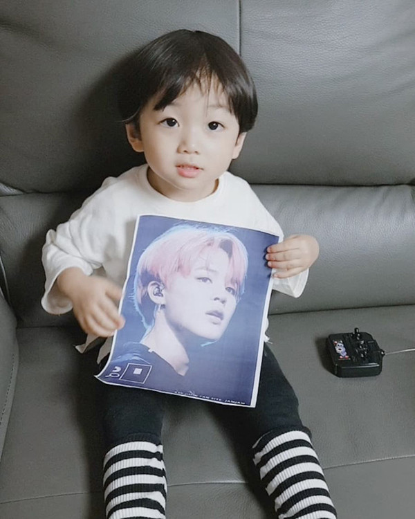 Bản sao nhí của Jungkook (BTS) khiến cư dân mạng điên đảo vì quá dễ thương ảnh 4