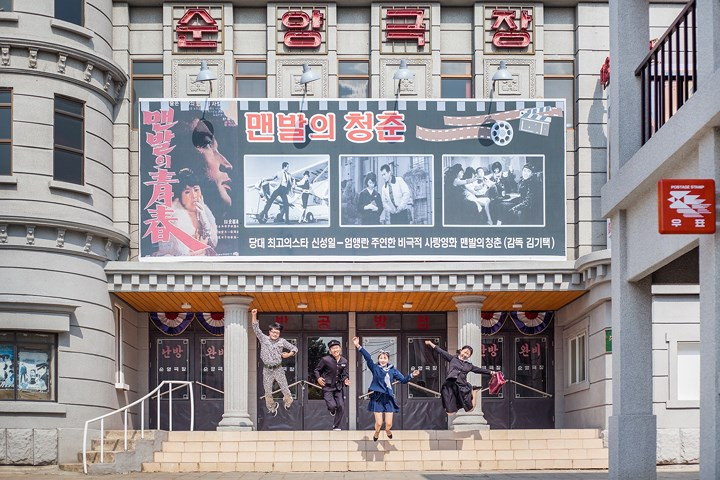 Phim trường Suncheon là phim trường ngoài trời lớn nhất Hàn Quốc, mô phỏng đường phố Hàn trong thập niên 60 đến 80. Rất nhiều bộ phim nổi tiếng từng quay ở đây.