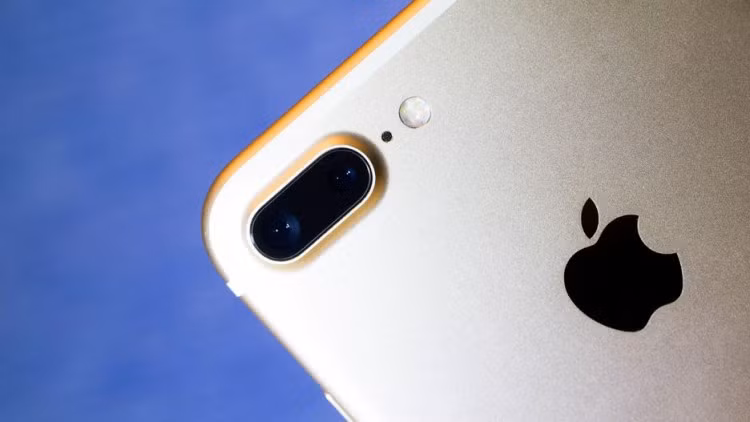 iPhone 7 Plus có camera kép ở mặt lưng.