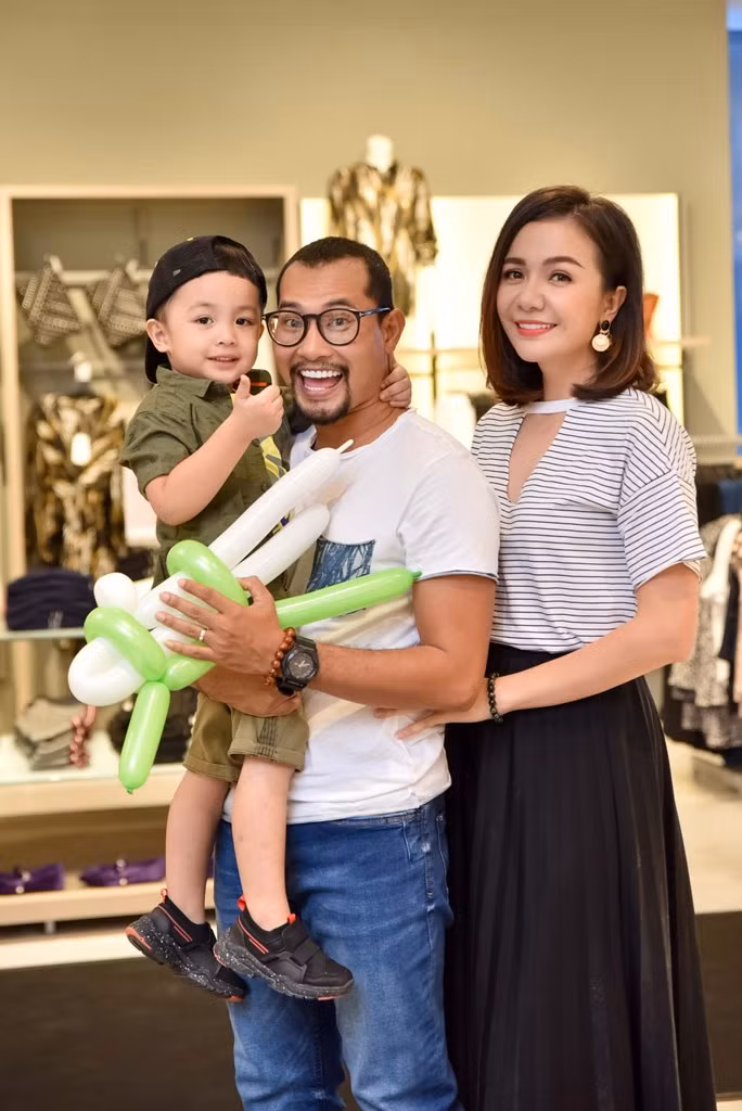 Gia đình Huỳnh Đông đặc biệt đưa con trai - bé Happy đến tham dự sự kiện.