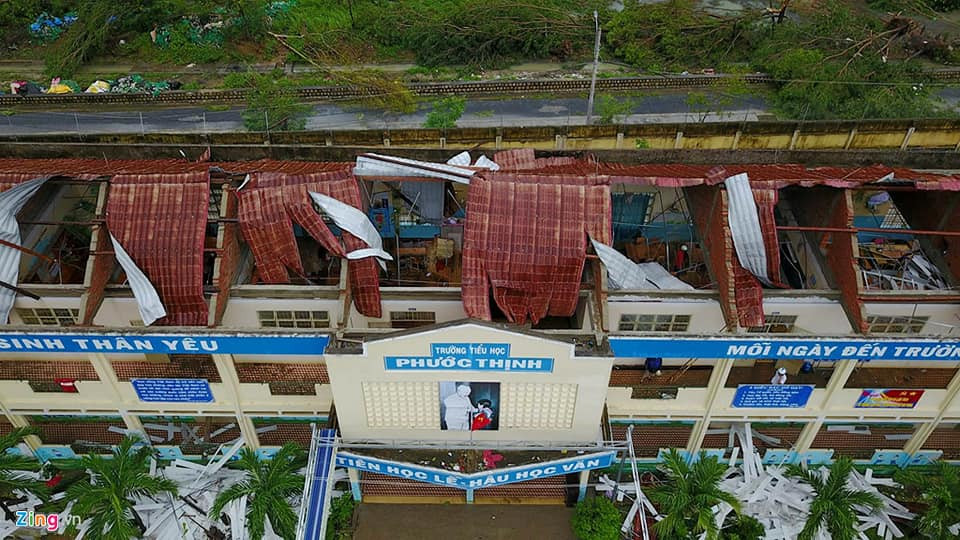  Trường tiểu học Phước Thịnh (Nha Trang) tốc mái.