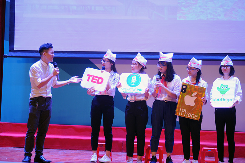 Chủ đề được lựa chọn cho cuộc thi năm nay là “English on the move – tiếng Anh mọi lúc mọi nơi”.