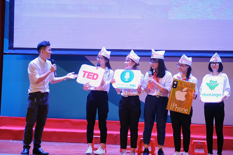 Chủ đề được lựa chọn cho cuộc thi năm nay là “English on the move – tiếng Anh mọi lúc mọi nơi”.