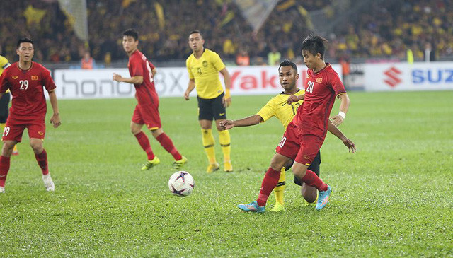 Pha che chắn bóng của Phan Văn Đức