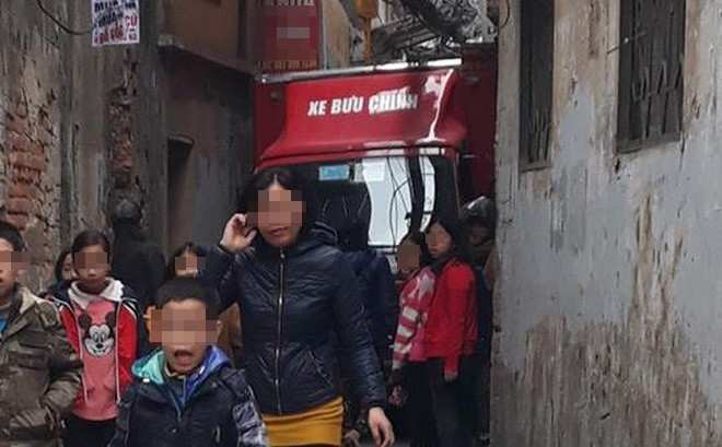 Giao thông trong ngõ tê liệt hoàn toàn.