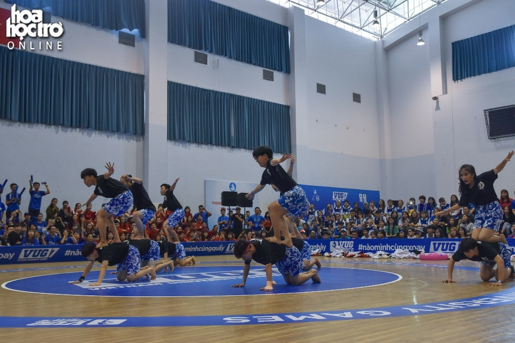 Mang không khí Hawaii tới "VUG Dance Battle", trường ĐH Bách Khoa bảo vệ thành công chức vô địch ảnh 11