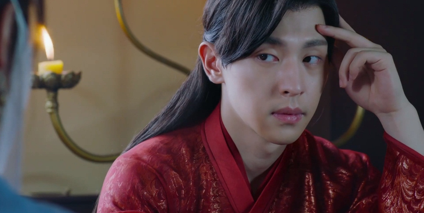 Nhiều khán giả nhận xét đôi bàn tay với gương mặt và thân hình quả thật không liên quan gì nhau.