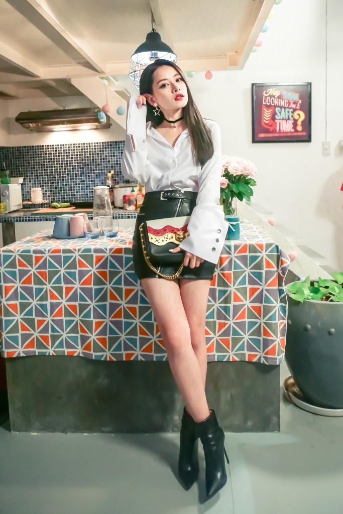 Dễ nhìn thấy nhất là mái tóc tạo nên thương hiệu cho Min Ha Ri là mái tóc ngắn cá tính thì với Hạ Linh của Chi Pu lại sở hữu mái tóc dài đen thuần Việt.